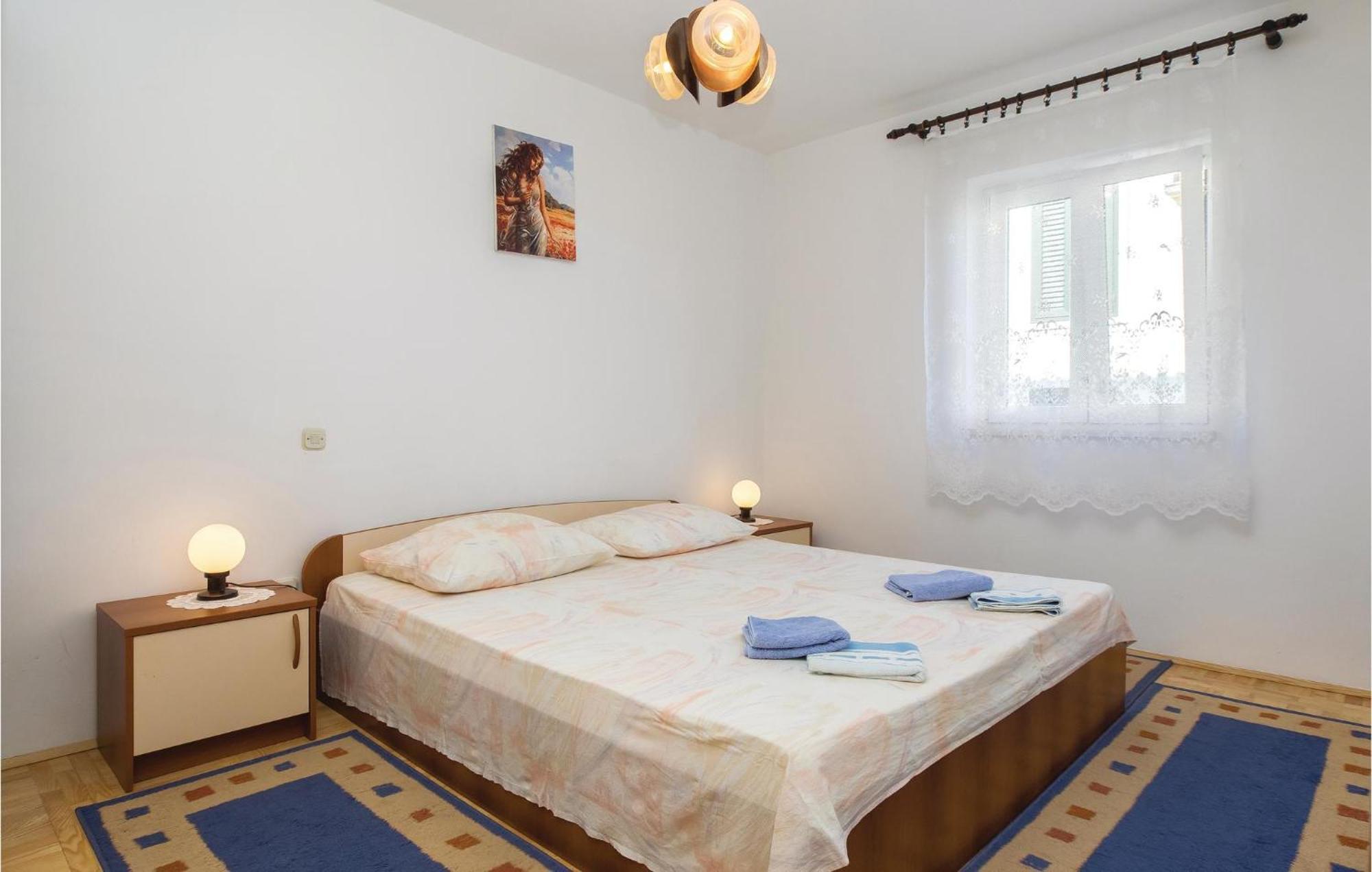 2 Bedroom Amazing Apartment In Supetar Luaran gambar