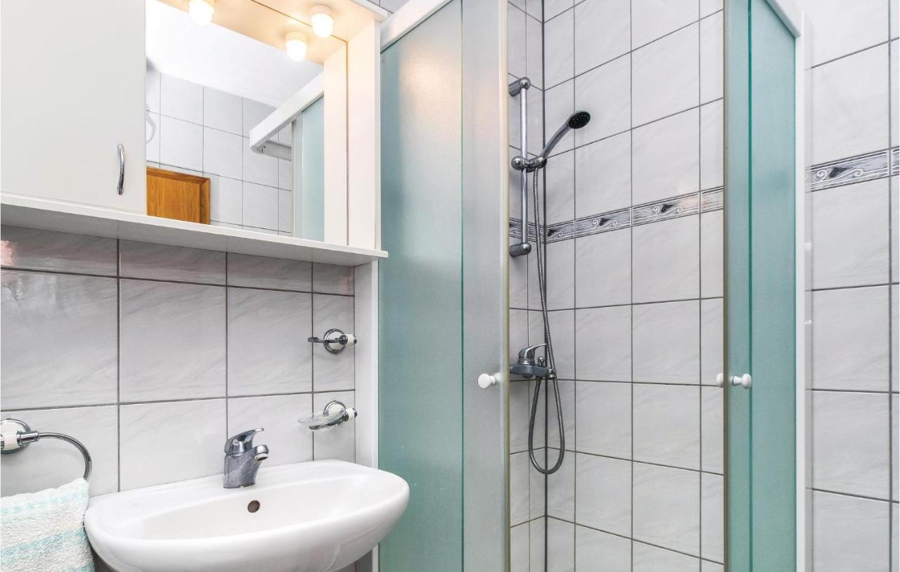 2 Bedroom Amazing Apartment In Supetar Luaran gambar
