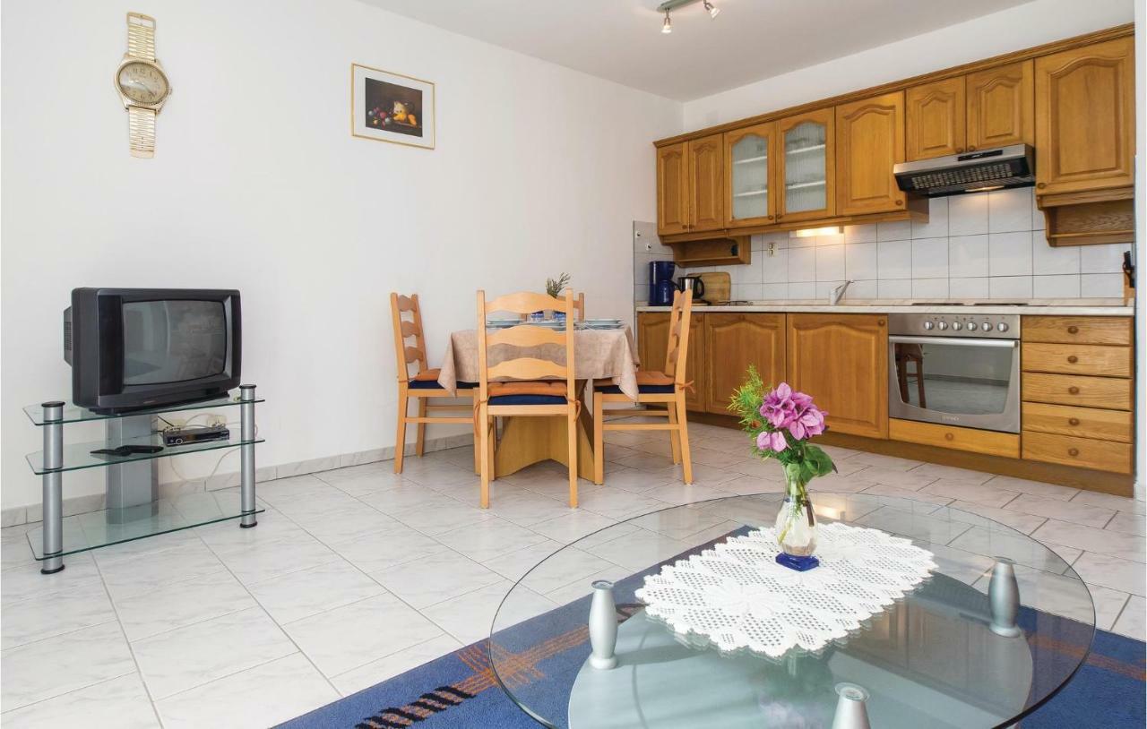 2 Bedroom Amazing Apartment In Supetar Luaran gambar